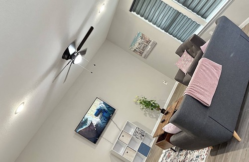 Spring House | Nestled Cozy 4-bedroom house with Loft, Pergola, WiFi, AC in enjoyable Spring