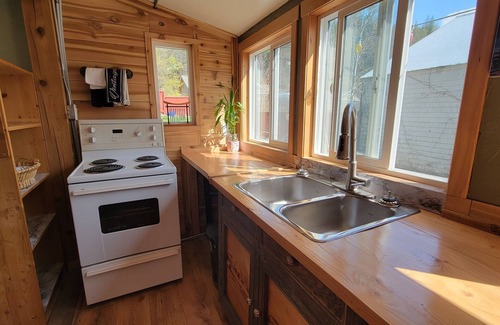 Silverton Cottage | Nestled in a quiet community with lake, hiking, and water sports just steps away