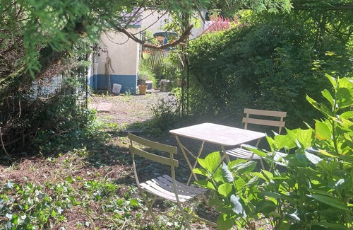 Le Roeulx Bed & Breakfast | Nestled in a wood, 5 minutes from the E19 and E42 freeways