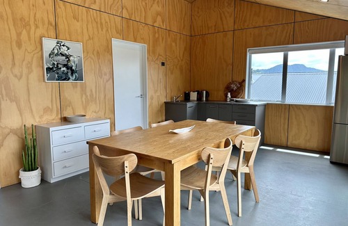 Matakana Apartment | Nestled in nature, only 5 mins from the beach & village.