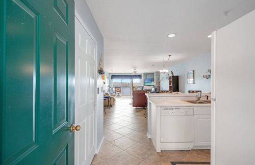 Kaiser Condo | Nestled In State Park - Views, Trails, Beaches & Pool!