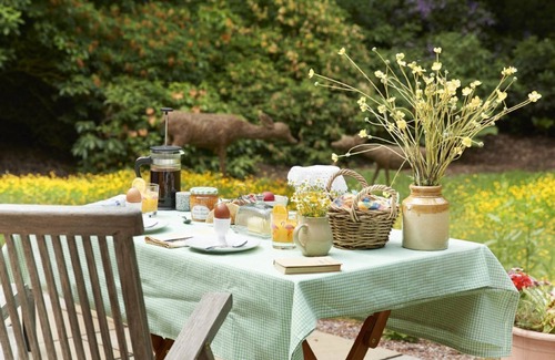 Weston Under Lizard Cottage | Nestled in the depths of Temple Wood, Pink Cottage is a unique, romantic retreat sleeping two guests