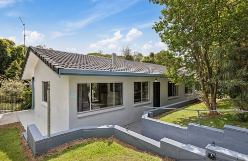 Red Rock House | Nestled in the heart of the serene seaside village of Red Rock.