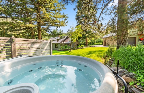 Helena House | Nestled in the National Forest, just minutes from downtown