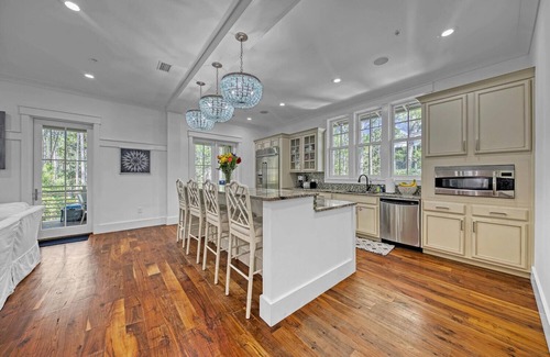 Forest District House | Nestled in Watercolor, golf Cart & Bikes Included! club access! Relax in style!
