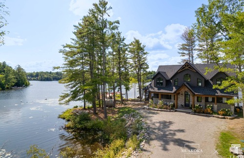 Georgian Bay House | Nestled on the picturesque shores of Gloucester Pool.