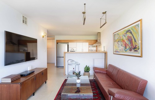 Tel Aviv Apartment | Neta's Urban Sanctuary 3-bedroom in Tel Aviv