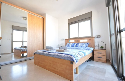 Netanya Apartment | Netanya Homey 3BR Sea-View Living