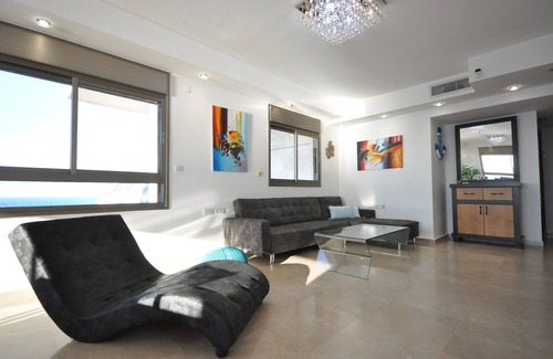 Netanya Apartment | Netanya Homey 3BR Sea-View Living