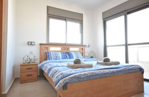 Netanya Apartment | Netanya Homey 3BR Sea-View Living