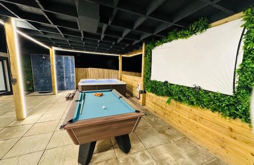 Newmilns House | Nether Newton - Sleeps 12, Hottub, Sauna, Private Garden