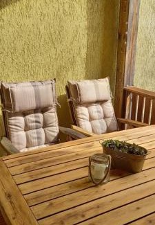 Mucheln Apartment | NEU! Ferienwohnung in Mücheln mit Balkon