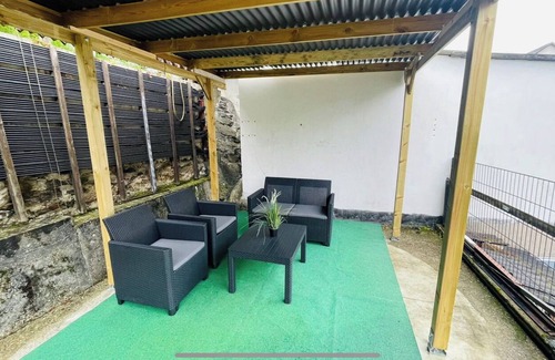 Wellmich Apartment | Neu Renovierte Moderne Wohnung am Rhein mit Garten u Burgblick
