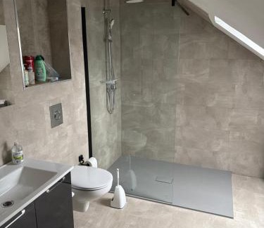 Gaedheim Apartment | Neu renovierte 2 Zimmer Wohnung 24h Check-In