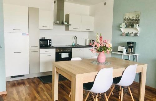Sulzbach Apartment | NEU! TOP Apartment! 7km Saarbruecken! Terrasse, Garten!