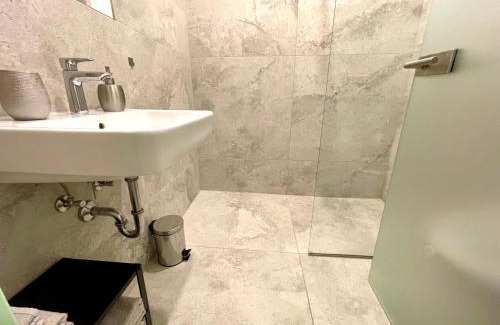 Pforzheim Apartment | Neu wunderschönenes weißes Apartament am Schlössle Zentrum Goldstadt