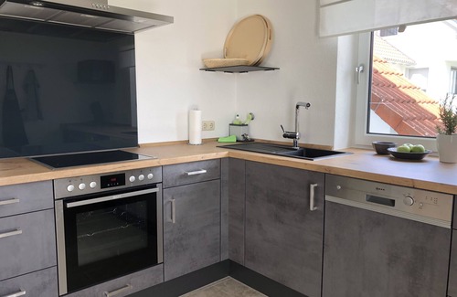 Medlingen Apartment | Neue, Große Ferienwohnung mit Garten für 8 Personen