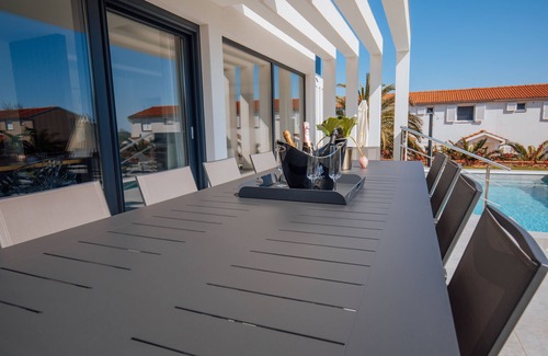 Liznjan Villa | Neue Luxusvilla mit Pool, Sauna, Grossem Garten, in der Nahe Eines Sandstrandes