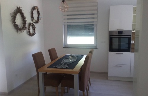 Pomer Apartment | Neue Moderne Wohnung für 4 Personen