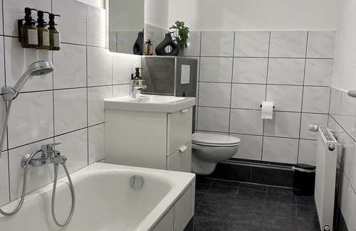 Bruckstraße Apartment | Neue, Stylische 2-zimmer Wohnung in der Innenstadt mit Balkon