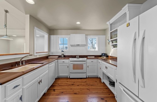 Minnesott Beach House | Neuse Village #5 - Quaint, tranquil cottage with pool & amazing views