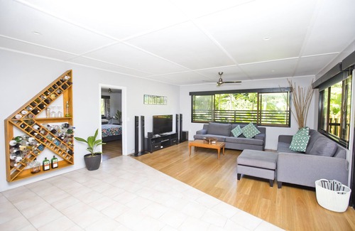 Kiikii Tapere House | Nevaeh Holiday Home + Pool + Unlimited Internet