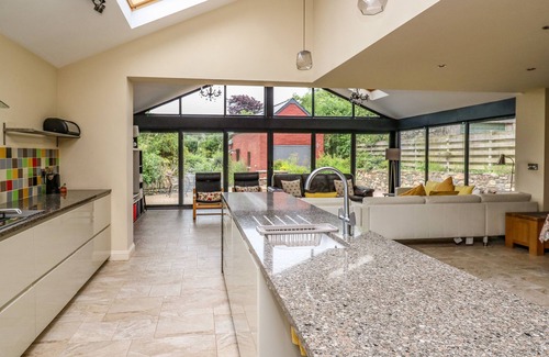 Newport Cottage | NEVERN HOUSE, family friendly in Newport, Pembrokeshire