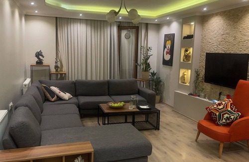 Beylikduzu Apartment | Nevrest lights 5 minutes to the theme park! Family-sized & Pet friendly