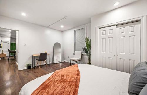 Southwark Apartment | New 1-BD in Prime Philly Location with King Bed