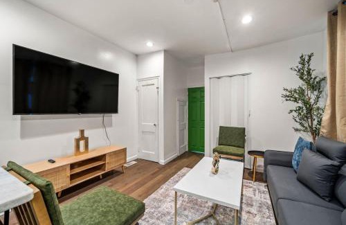 Southwark Apartment | New 1-BD in Prime Philly Location with King Bed