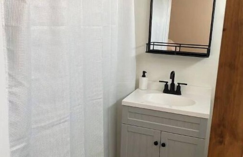 Lancaster Apartment | New 1 Bedroom Apartment with Parking 5