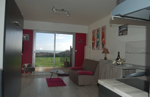 Saint-Pierre-Quiberon Apartment | New 180 ° panoramic sea view studio on Quiberon bay and beach access