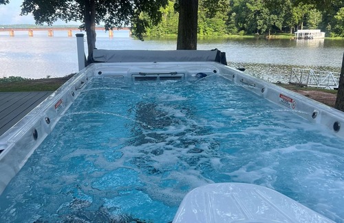 Wise House | NEW💥180 Degree Views! On the Point💥 Large Dock, Amazing Fishing💥Renovated!