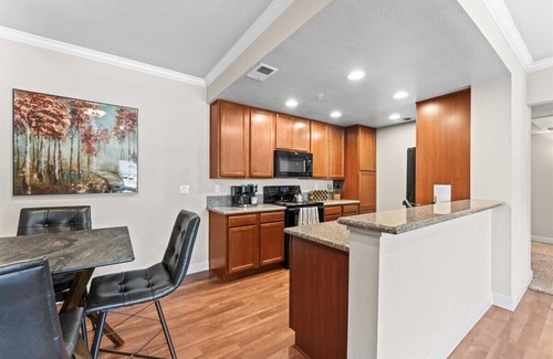 Reno/Tahoe Airport Apartment | New 1BR Apartment with Heated Pool, Gym & Minigolf