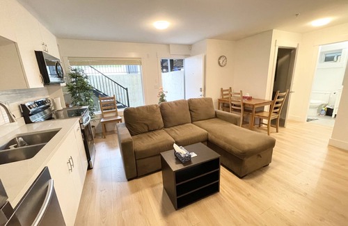 Port Coquitlam House | New 1BR Garden Suite, AC,EV,Parking,WIFI,Netflx,