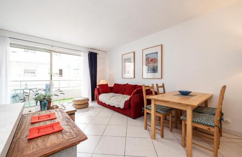 Antibes Old Town Apartment | NEW 2 bed apt in Antibes, 5 min walk to the Beach