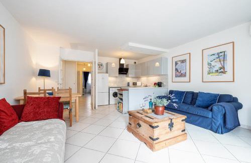 Antibes Old Town Apartment | NEW 2 bed apt in Antibes, 5 min walk to the Beach