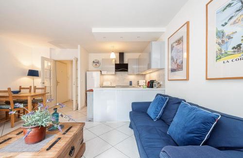 Antibes Old Town Apartment | NEW 2 bed apt in Antibes, 5 min walk to the Beach