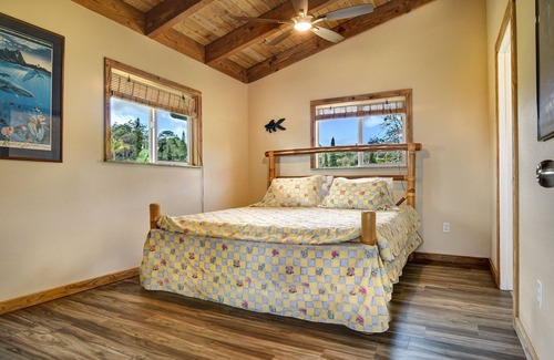 Hilo House | NEW 2 bedroom hosted Tranquil Island Getaway