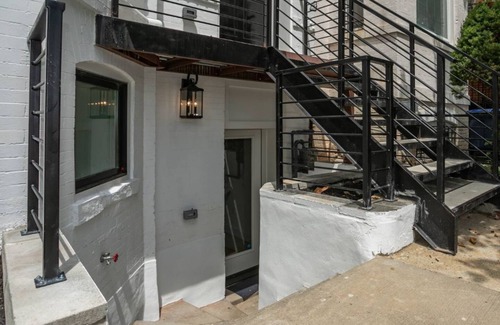 Shaw Apartment | New 2 BR APT: amazing location, spotless, free private parking.