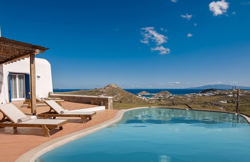 Ano Mera House | New 2-Villa Complex With Amazing Views of Divouno & Kalafati Beach & Aegean Sea