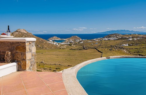 Ano Mera House | New 2-Villa Complex With Amazing Views of Divouno & Kalafati Beach & Aegean Sea