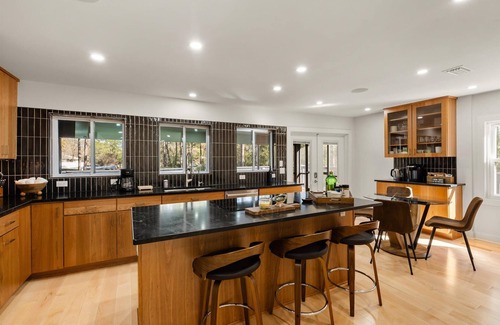 Fairhope House | New 2024 Waterfront Whole House - Secluded, Modern, Upscale - Groups & Families