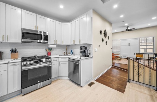 Hoboken Apartment | NEW 2BR/2Bath, 4Beds, 10 Min to NYC, Sleeps 6