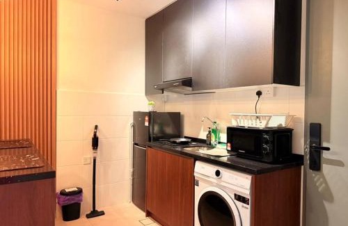 Seri Kembangan Apartment | New 2Room 5pax 3min walk to mrt n farm in the city A0725