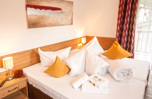 Mayrhofen Apartment | NEW: 2SZ apartment in the center with balcony and garden, right on the ski lift