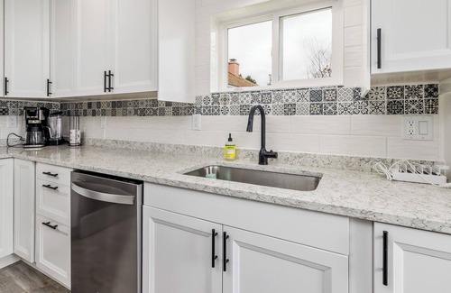 Escanaba House | NEW! 3 bed, 1.5 Bath, Games, WIFI