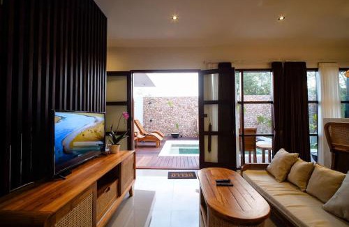 Kuta House | NEW 3 Bed Villa in Kuta with Pool, Terrace & Day Bed