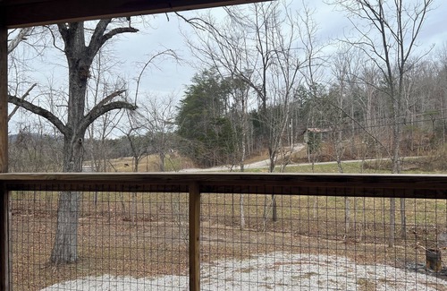 Burnside House | New 3-bedroom Barndo with fiberWiFi, in tranquil Burnside near Lake Cumberland