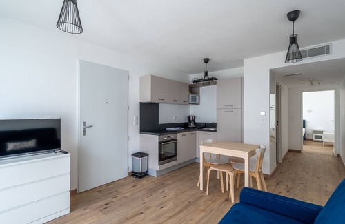 Mimizan-Plage Apartment | New 3-Star Apartment - Pool, 100m from Ocean, For 4 People, WiFi, A/C, Parking, Housekeeping Included